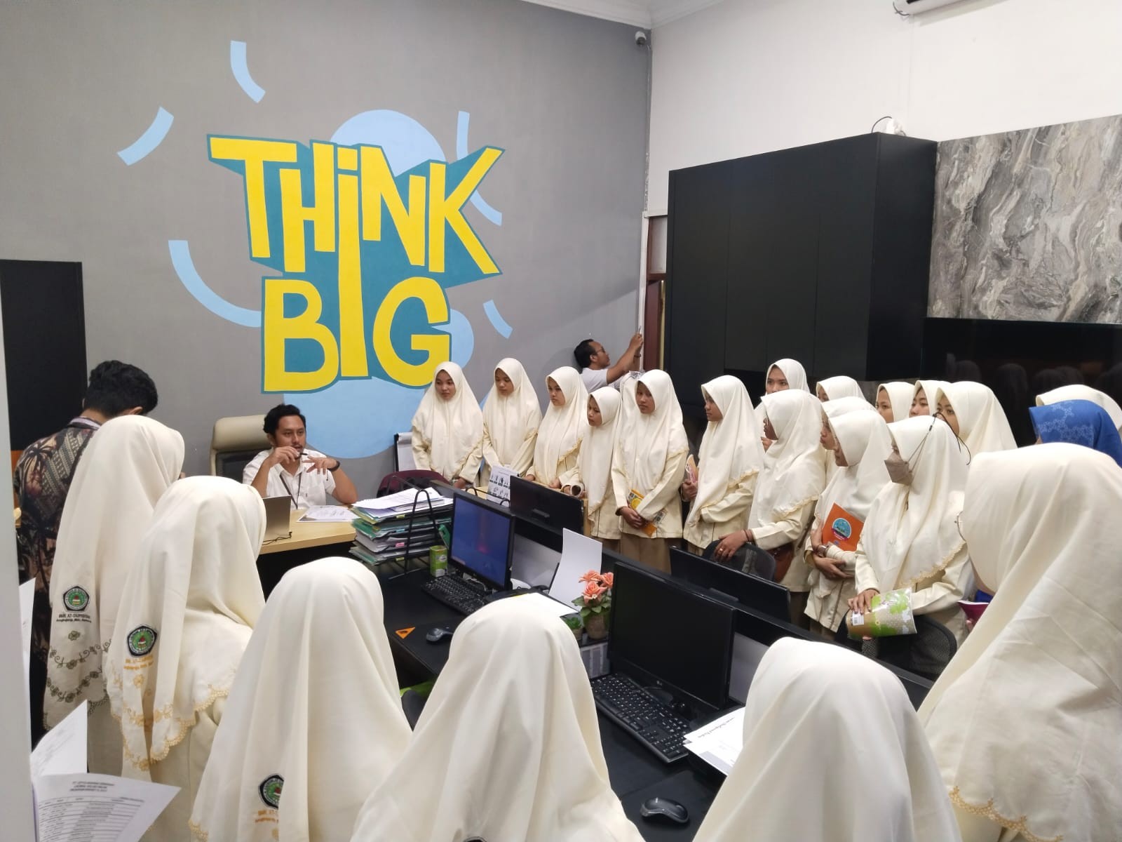 KKI SMK At Taufiqiyah Raup Simpati Instansi di Kota Malang